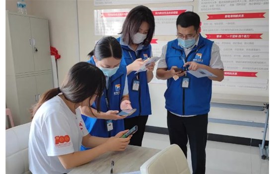 ����ΪȺ�ڰ�ʵ�¡� ��WE�ȷ桱�ͷ��� ���񿨽�����